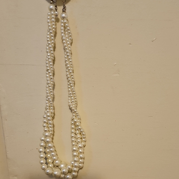 None Jewelry - Elegant White Pearl Necklace